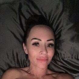 Анальды тығын жігіт қызға тығынды енгізеді